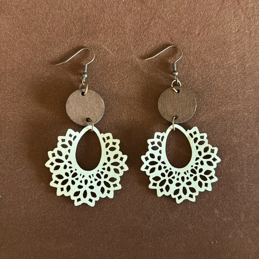 Beautiful crème leather and wood earrings - like new condition!